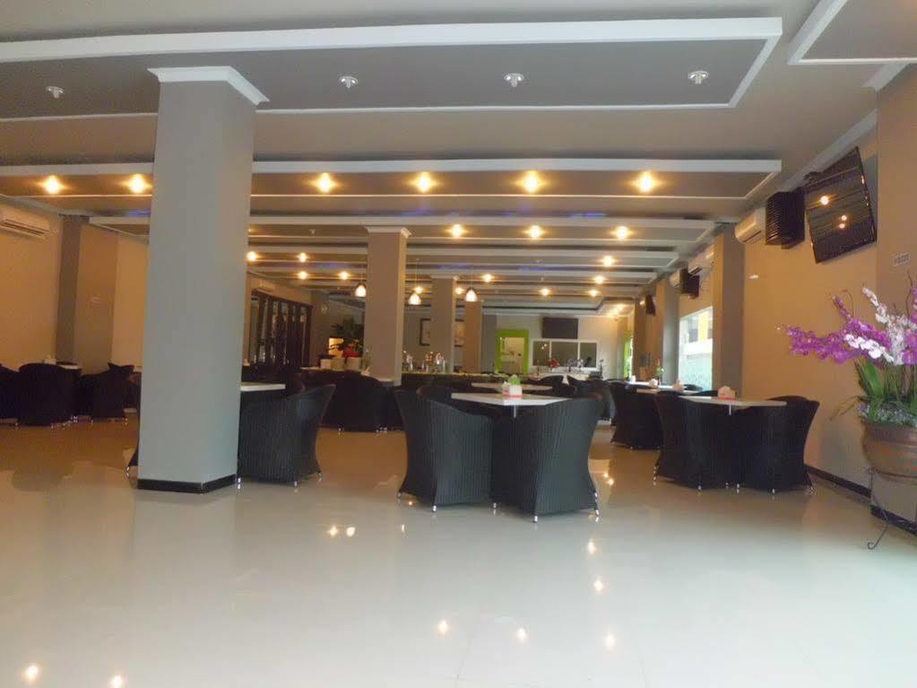 Hotel New Merdeka Pati 외부 사진